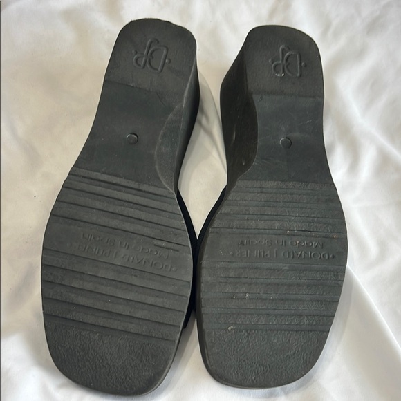 Donald J. Pliner Black Mules Sleek and Stylish - Picture 3 of 3